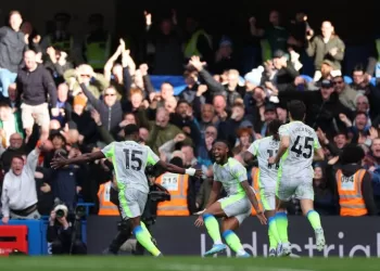 Angleterre: Manchester City mate Chelsea et peut croire au titre