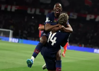Ligue des champions: dans un match fou, le PSG prend une mince avance face au Bayern