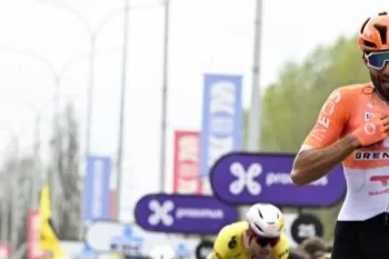 Cyclisme: Ganna double Van Aert in extremis pour remporter A Travers la Flandre