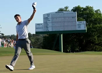 Golf: McIlroy, phénoménal, s'envole en tête du Masters à mi-parcours 3 - Le Progrès Egyptien Golf: McIlroy, phénoménal, s’envole en tête du Masters à mi-parcours