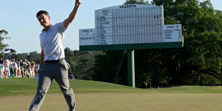 Golf: McIlroy, phénoménal, s'envole en tête du Masters à mi-parcours 2 - Le Progrès Egyptien Golf: McIlroy, phénoménal, s'envole en tête du Masters à mi-parcours 1 - Le Progrès Egyptien