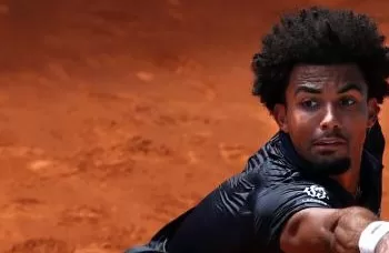 Tennis: Fils se fait peur mais gagne enfin un match à Madrid