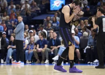 NBA: le Thunder écrase les Lakers, Doncic sorti blessé