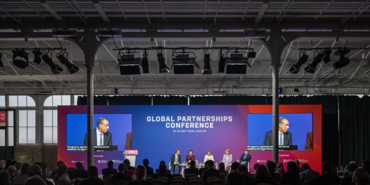 Londres: Le ministre des Affaires étrangères participe à une séance de discussions lors de la Conférence sur les partenariats internationaux 2 - Le Progrès Egyptien Londres: Le ministre des Affaires étrangères participe à une séance de discussions lors de la Conférence sur les partenariats internationaux 1 - Le Progrès Egyptien