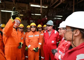 Le Premier ministre inspecte la plateforme égyptienne « Al-Qaher 2 » en Méditerranée