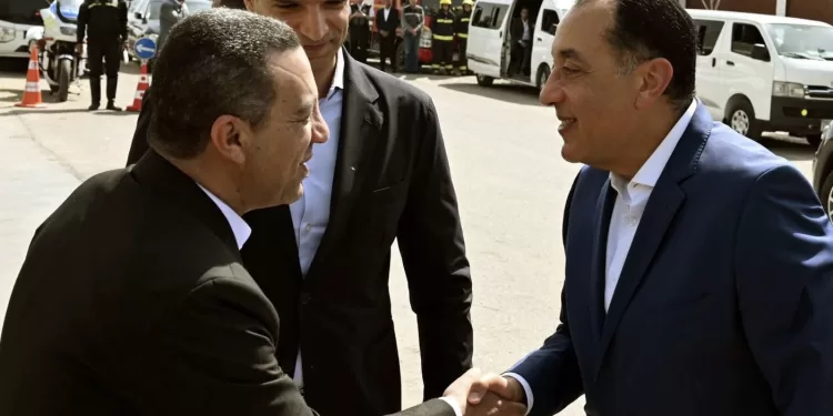 Madbouli entame une tournée industrielle à la cité Sadate et au 6 Octobre 1 - Le Progrès Egyptien