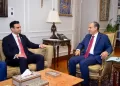 Dr Badr Abdel Aati échange avec un membre du Congrès américain