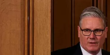 Keir Starmer s’accroche à son poste