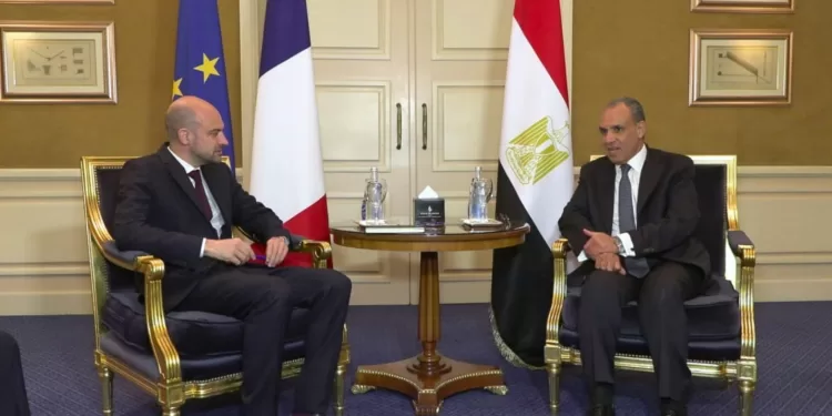Abdel Aati s'entretient avec son homologue français 2 - Le Progrès Egyptien Abdel Aati s'entretient avec son homologue français 1 - Le Progrès Egyptien