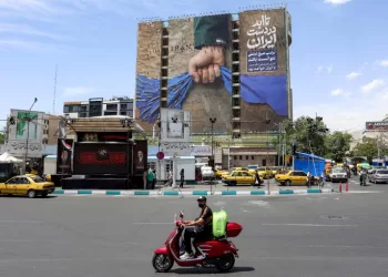 Iran: Trump maintient que le cessez-le-feu est en vigueur malgré des échanges de frappes