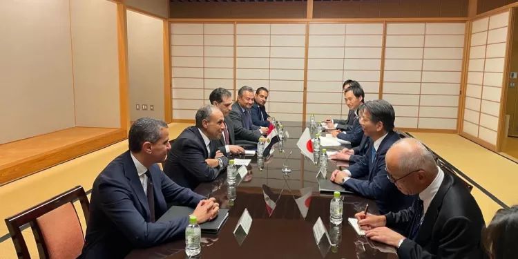 Abdel-Aati rencontre le ministre d'État japonais à l'Économie, au Commerce et à l'Industrie 1 - Le Progrès Egyptien