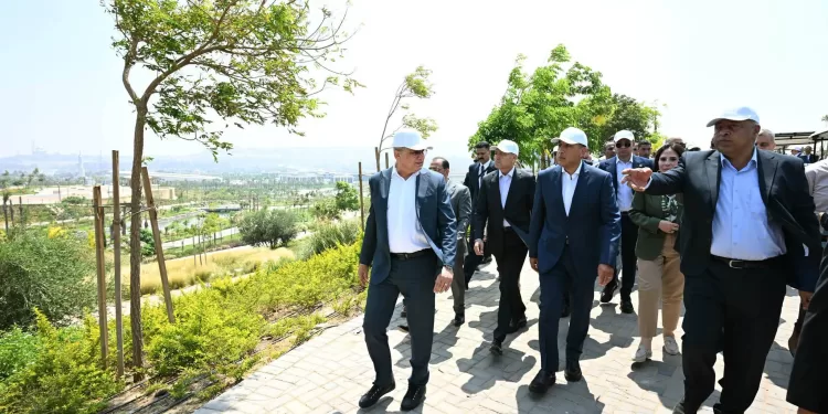 Madbouli inspecte l'avancement du projet "Jardins des collines de Fustat" 1 - Le Progrès Egyptien