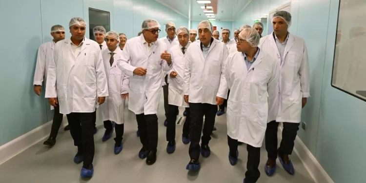Madbouli inspecte l’usine Global Advanced Pharmaceuticals à Six-Octobre 1 - Le Progrès Egyptien