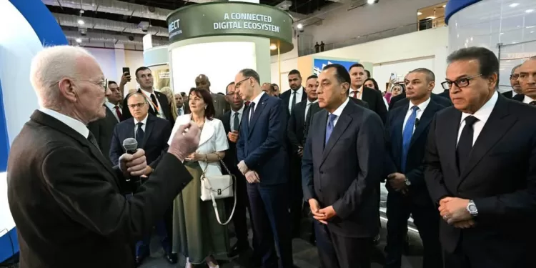 Le Premier ministre visite le 5ᵉ Salon médical africain 2 - Le Progrès Egyptien Le Premier ministre visite le 5ᵉ Salon médical africain 1 - Le Progrès Egyptien