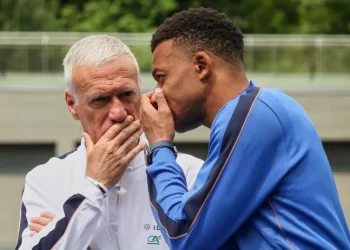 Foot: contre la Côte d’Ivoire, une première revue d’effectif pour les Bleus