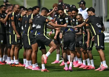 Neymar fêté par ses coéquipiers pour son premier entraînement officiel 3 - Le Progrès Egyptien Neymar fêté par ses coéquipiers pour son premier entraînement officiel