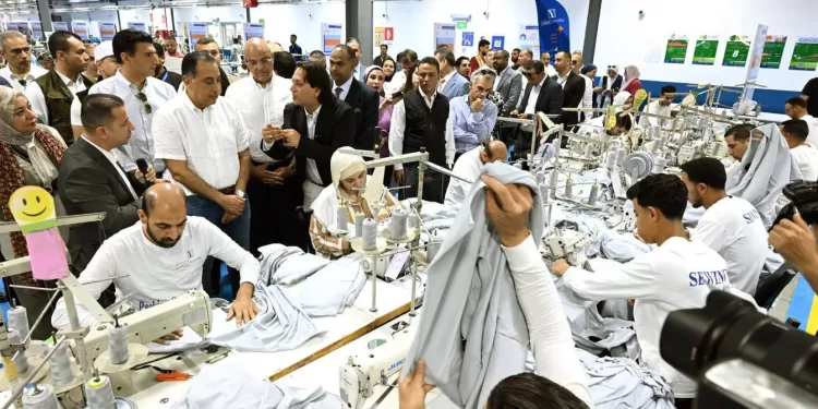 Alexandrie : Madbouli inaugure une usine de textile et réaffirme le soutien de l’Etat au secteur de l’habillement 2 - Le Progrès Egyptien Alexandrie : Madbouli inaugure une usine de textile et réaffirme le soutien de l’Etat au secteur de l’habillement 1 - Le Progrès Egyptien