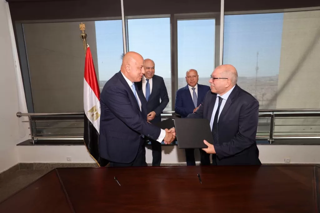 Les ministres des Transports et de l'Aviation civile assistent à la signature d'un protocole de coopération 6 - Le Progrès Egyptien Les ministres des Transports et de l'Aviation civile assistent à la signature d'un protocole de coopération 5 - Le Progrès Egyptien