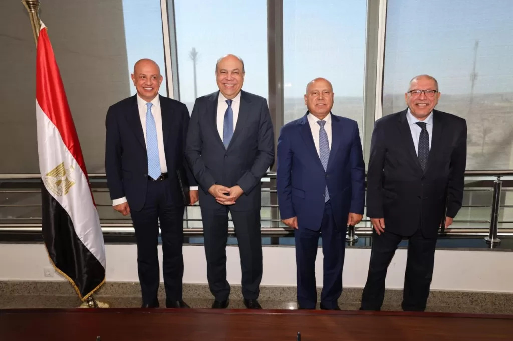 Les ministres des Transports et de l'Aviation civile assistent à la signature d'un protocole de coopération 5 - Le Progrès Egyptien