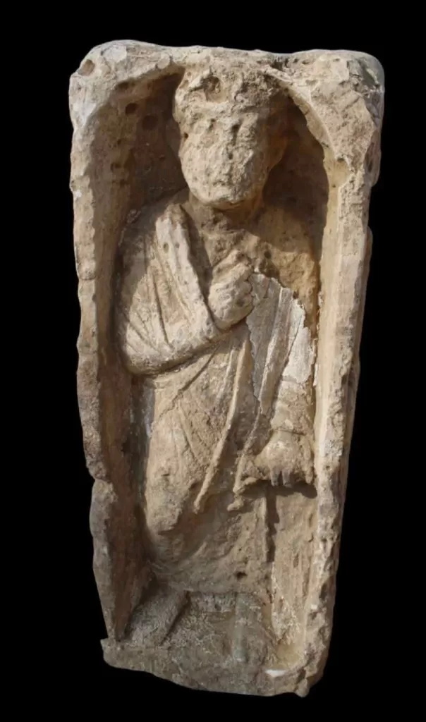 Découverte de pierres tombales, de sarcophages et d'amulettes à Tell El-Deir, à Damiette 3 - Le Progrès Egyptien