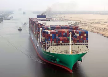 La mégaporte-conteneurs « CMA CGM SAINT GERMAIN » franchit le canal de Suez pour la première fois