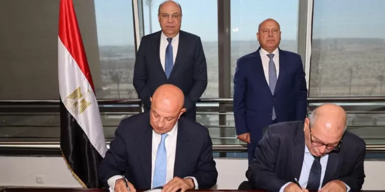 Les ministres des Transports et de l'Aviation civile assistent à la signature d'un protocole de coopération 2 - Le Progrès Egyptien Les ministres des Transports et de l'Aviation civile assistent à la signature d'un protocole de coopération 1 - Le Progrès Egyptien