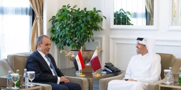 Le ministre des Affaires étrangères rencontre son homologue qatari à Doha