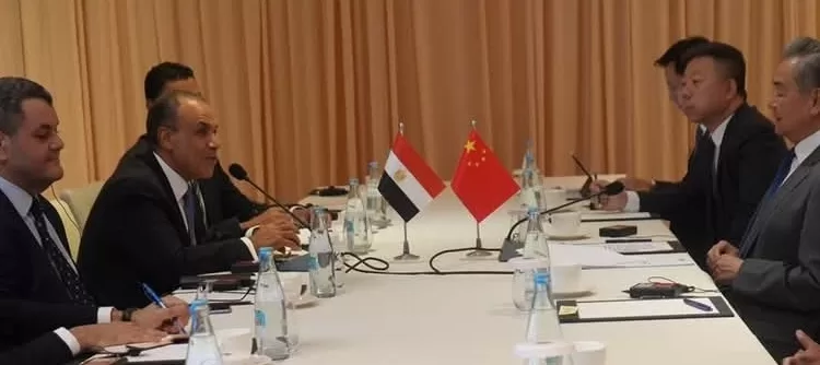 Abdel-Aati s'entretient avec son homologue chinois en marge de la réunion ministérielle de l'ASEAN 2 - Le Progrès Egyptien Abdel-Aati s'entretient avec son homologue chinois en marge de la réunion ministérielle de l'ASEAN 1 - Le Progrès Egyptien
