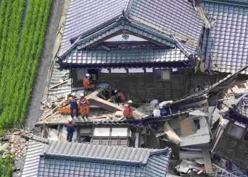 Le séisme au Japon: La traque pour retrouver des survivants s’intensifie
