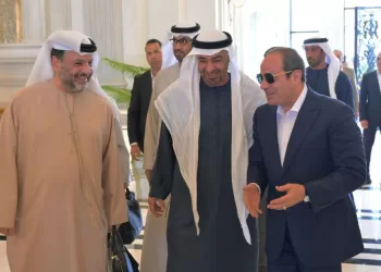 Le président Abdel Fattah al-Sissi raccompagne le cheikh Mohammed ben Zayed Al Nahyane à l’issue de sa visite en Égypte