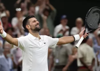 Wimbledon: au bout du suspense, Djokovic s’offre une affiche contre Sinner