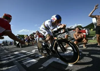 Tour de France: Remco Evenepoel remporte le chrono de la 16e étape