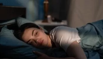 Pourquoi mon cerveau ne me laisse pas dormir ? 