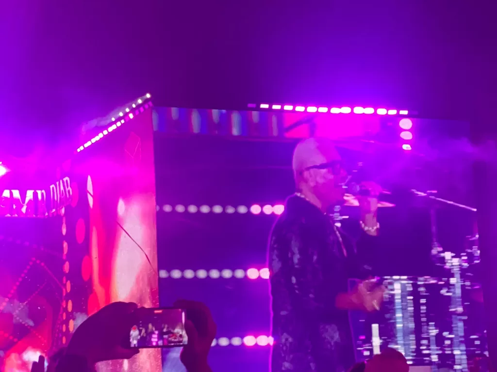 Amr Diab au public du festival «Yalla Sahel»: «Vous m'avez tellement manqué… J'ai hâte de vous revoir chaque année!» 4 - Le Progrès Egyptien Amr Diab au public du festival «Yalla Sahel»: «Vous m'avez tellement manqué… J'ai hâte de vous revoir chaque année!» 3 - Le Progrès Egyptien