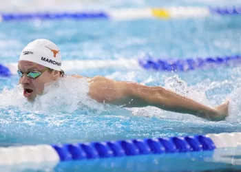Léon Marchand se qualifie pour la finale du 200 m papillon