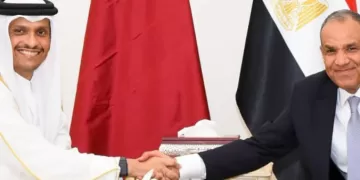 Abdel-Aati s’entretient avec le PM et ministre des A.E. du Qatar, à El Alamein
