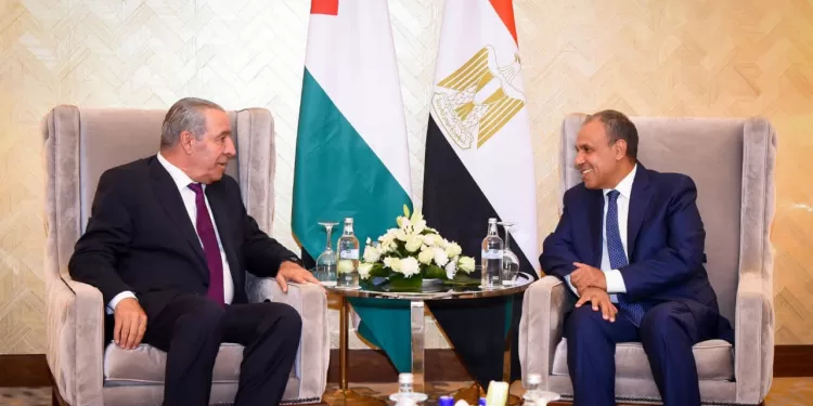 Le ministre des Affaires étrangères reçoit le vice-président de l'État de Palestine 2 - Le Progrès Egyptien Le ministre des Affaires étrangères reçoit le vice-président de l'État de Palestine 1 - Le Progrès Egyptien