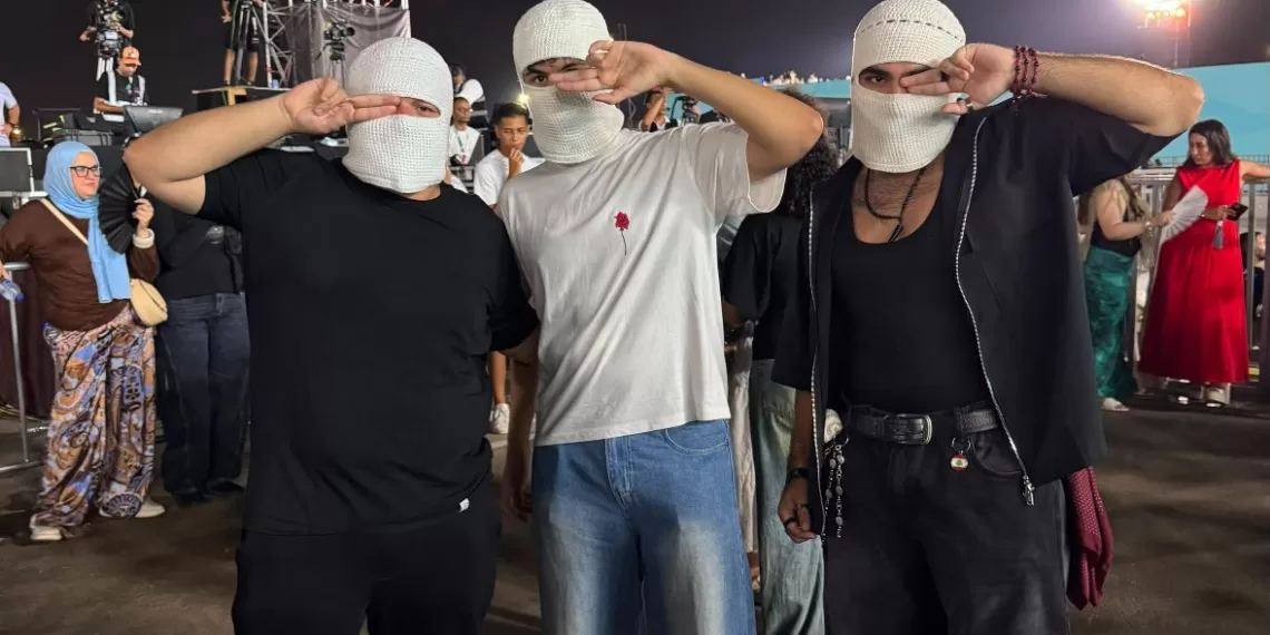 À l’image de TUL8TE, le public adopte le masque lors de son concert à « Yalla Sahel » 2 - Le Progrès Egyptien À l’image de TUL8TE, le public adopte le masque lors de son concert à « Yalla Sahel » 1 - Le Progrès Egyptien