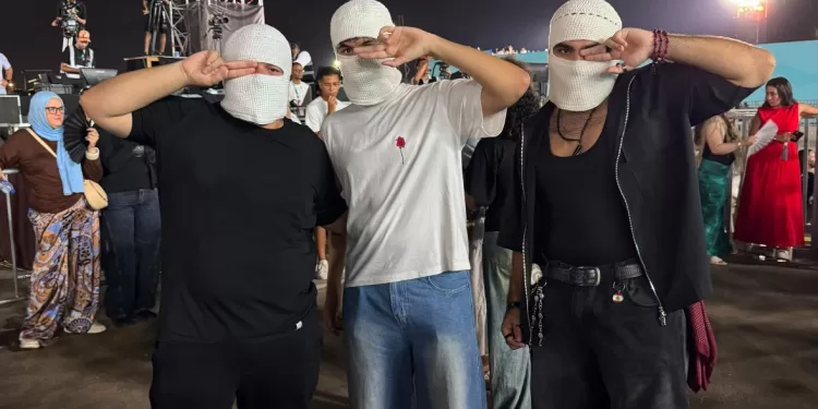 À l’image de TUL8TE, le public adopte le masque lors de son concert à « Yalla Sahel » 2 - Le Progrès Egyptien À l’image de TUL8TE, le public adopte le masque lors de son concert à « Yalla Sahel » 1 - Le Progrès Egyptien
