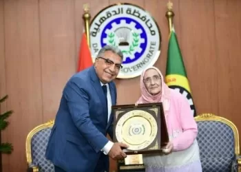 À 84 ans, l’extraordinaire Amal Ismaïl Metwally décroche son doctorat !