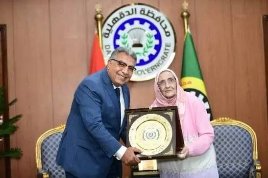 À 84 ans, l’extraordinaire Amal Ismaïl Metwally décroche son doctorat ! 2 - Le Progrès Egyptien À 84 ans, l’extraordinaire Amal Ismaïl Metwally décroche son doctorat ! 1 - Le Progrès Egyptien