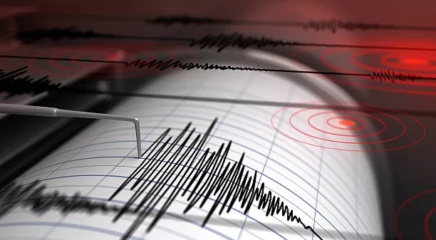 L'activité sismique en Égypte sous la loupe<br> 1 - Le Progrès Egyptien Seismograph with paper in action and earthquake - 3D Rendering