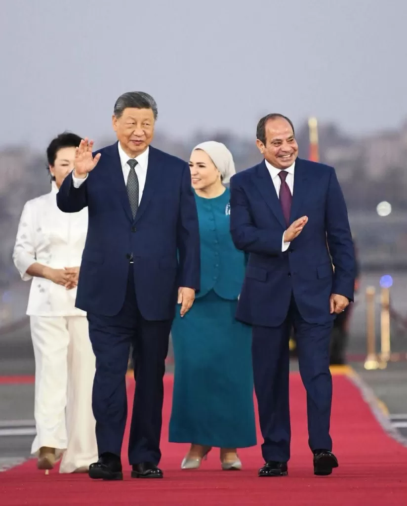Le président Al-Sissi accueille le président chinois Xi Jinping à son arrivée au Caire 4 - Le Progrès Egyptien Le président Al-Sissi accueille le président chinois Xi Jinping à son arrivée au Caire 3 - Le Progrès Egyptien