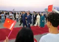 Le président Al-Sissi accueille le président chinois Xi Jinping à son arrivée au Caire