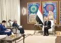 L’ambassadeur d’Égypte au Yémen rencontre le président du Conseil de direction présidentiel yéménite