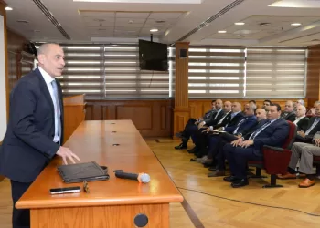 L'Autorité de l'aviation civile examine le développement de programmes de promotion des pilotes au grade de « commandant de bord » 2 - Le Progrès Egyptien L’Autorité de l’aviation civile étudie le développement des programmes de promotion des pilotes au grade de «commandant de bord»