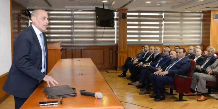 L'Autorité de l'aviation civile examine le développement de programmes de promotion des pilotes au grade de « commandant de bord » 1 - Le Progrès Egyptien
