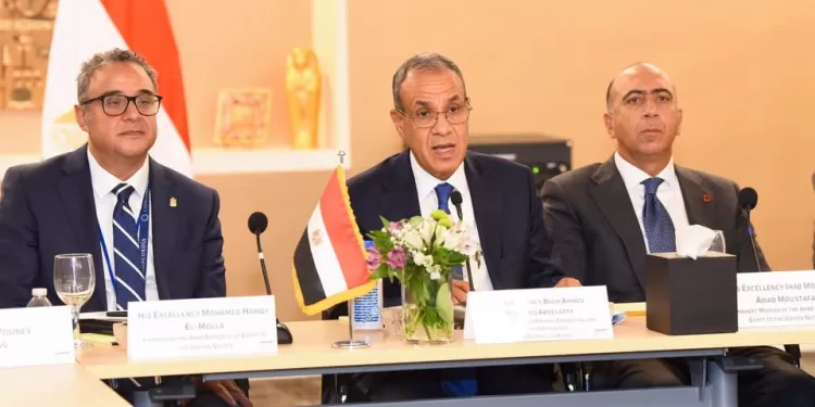 Abdel Aati échange avec le BCIU sur les investissements 2 - Le Progrès Egyptien Abdel Aati échange avec le BCIU sur les investissements 1 - Le Progrès Egyptien
