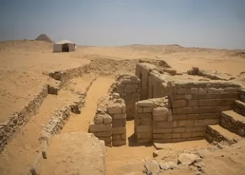 Une tombe de la fin de la Ve dynastie découverte à Saqqarah