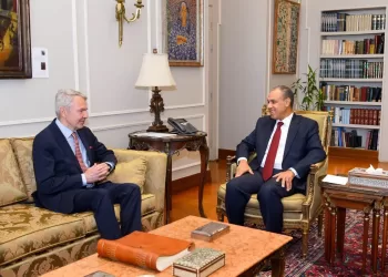 Badr Abdel Aati reçoit l’envoyé personnel du secrétaire général de l’ONU pour le Soudan